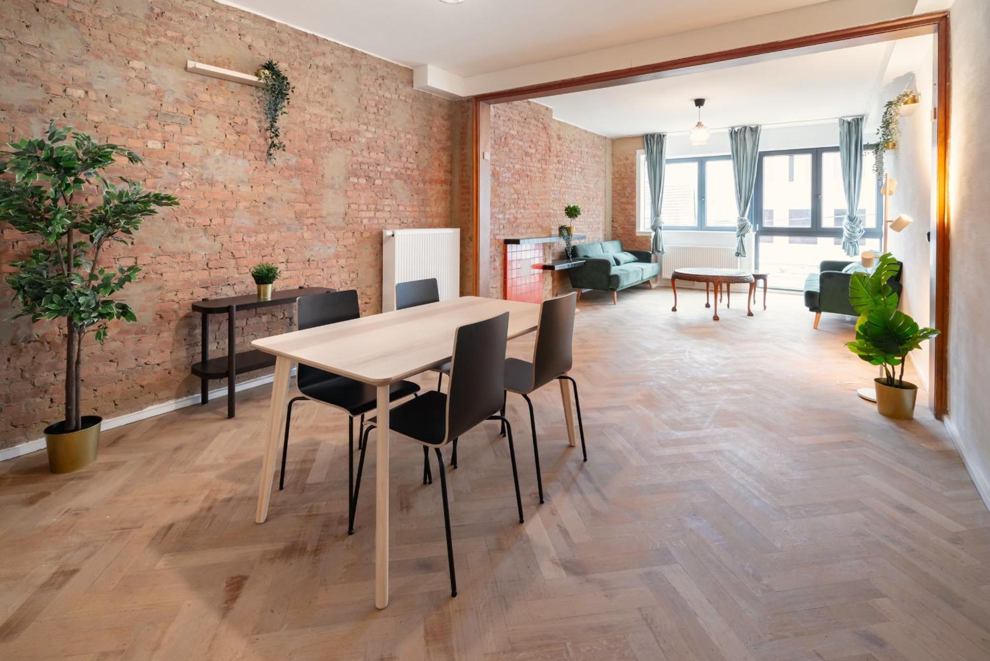 Very Large Station Appartement Anvers